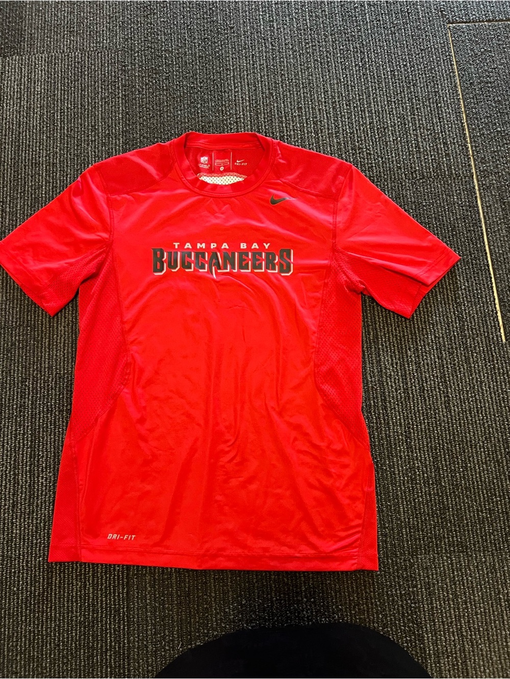 Nike Red Tampa Bay Buccaneers Graphic Short Sleeve Tee - Picture 2 of 5